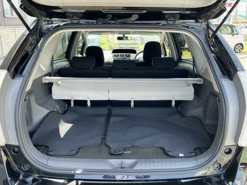 PRIUS ALPHA