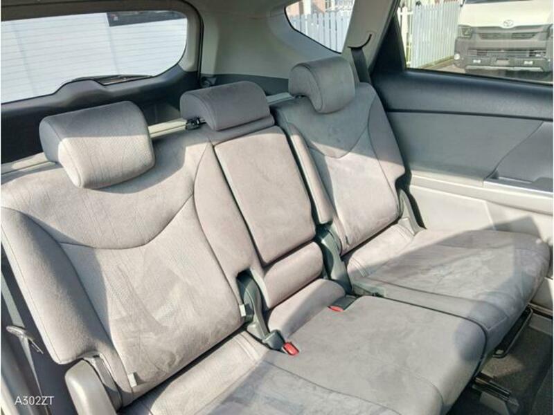 PRIUS ALPHA