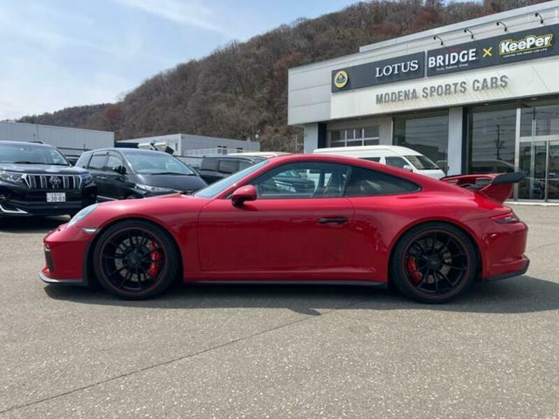 911