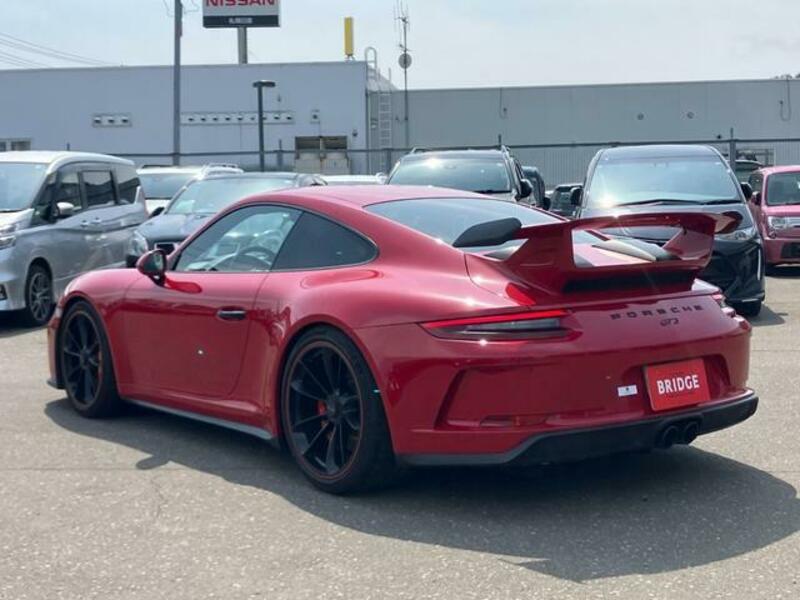 911