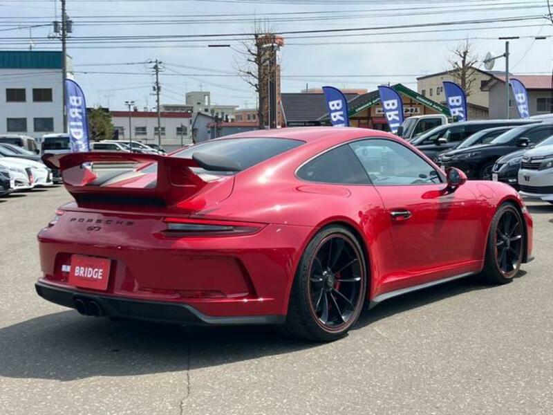 911