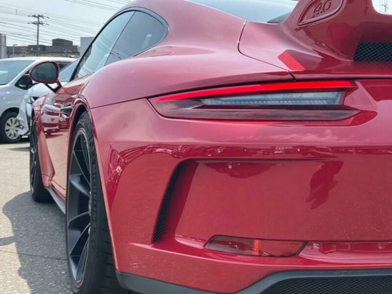 911