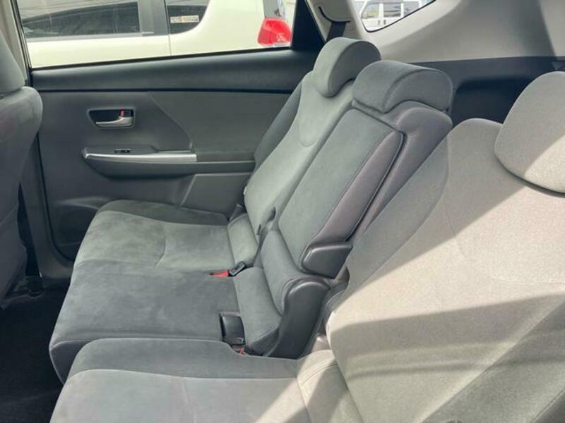 PRIUS ALPHA
