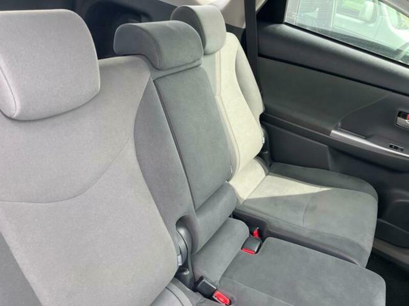 PRIUS ALPHA