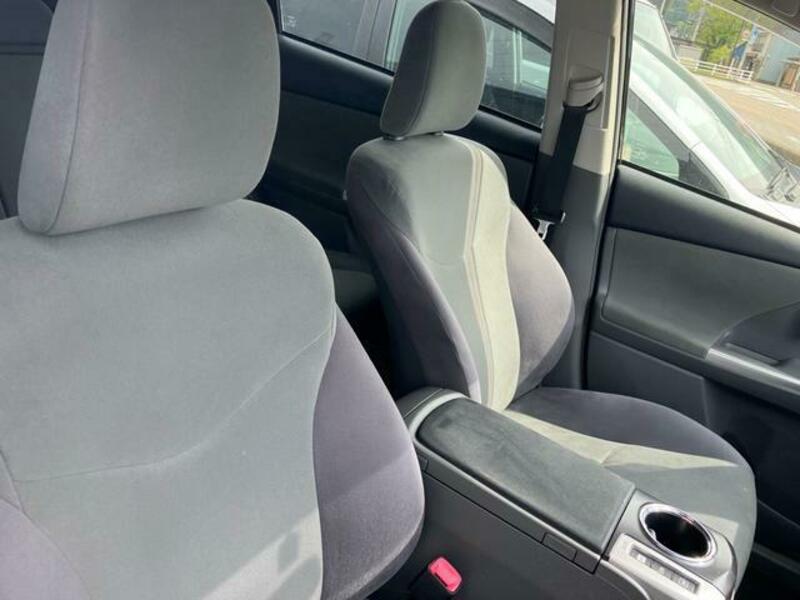 PRIUS ALPHA