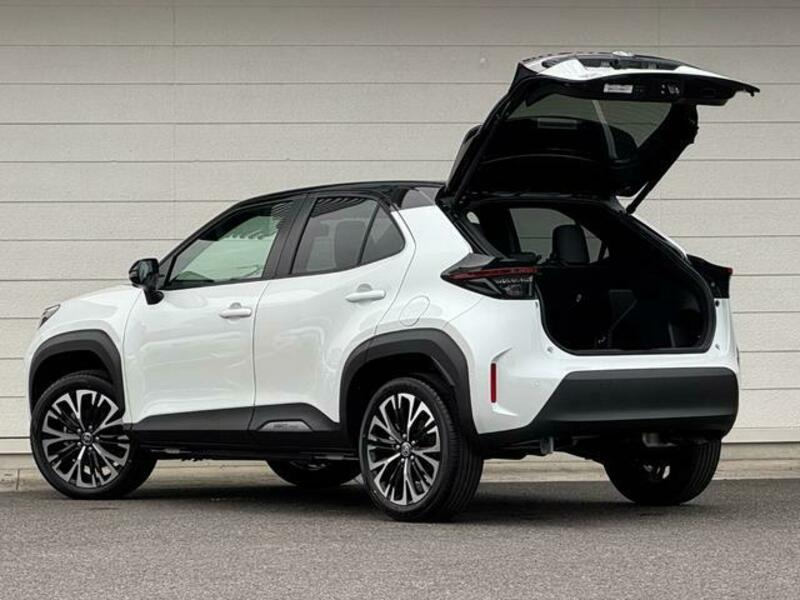 YARIS CROSS