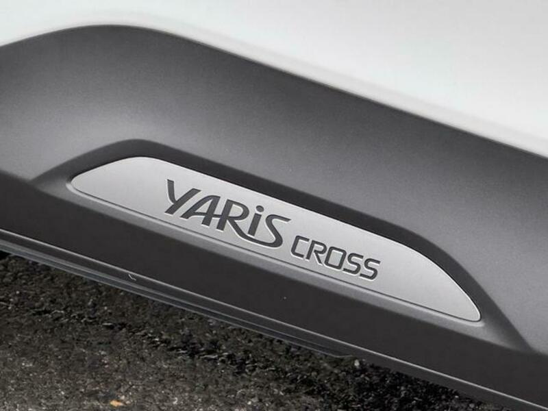 YARIS CROSS