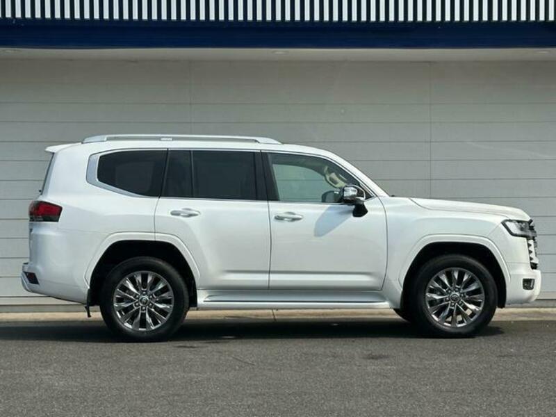 LAND CRUISER