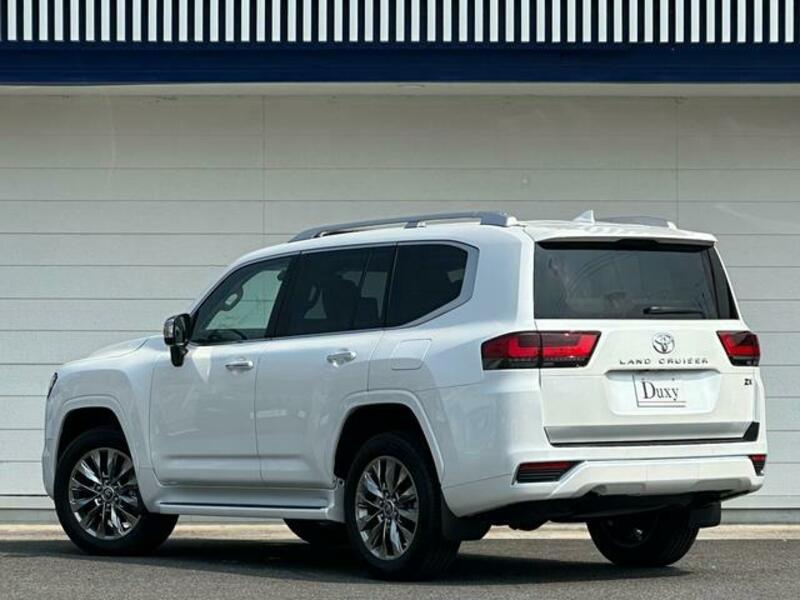 LAND CRUISER