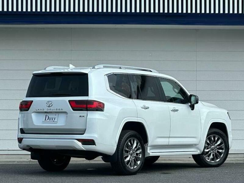 LAND CRUISER