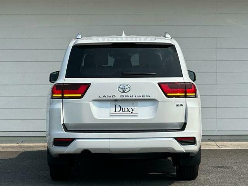 LAND CRUISER