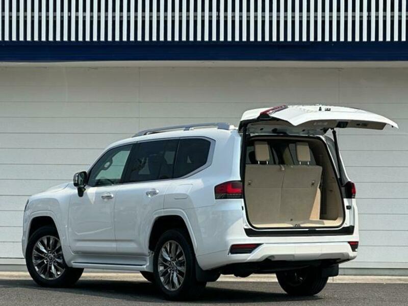 LAND CRUISER
