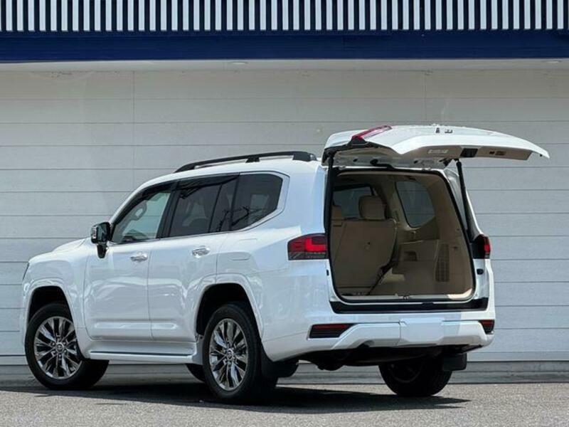 LAND CRUISER