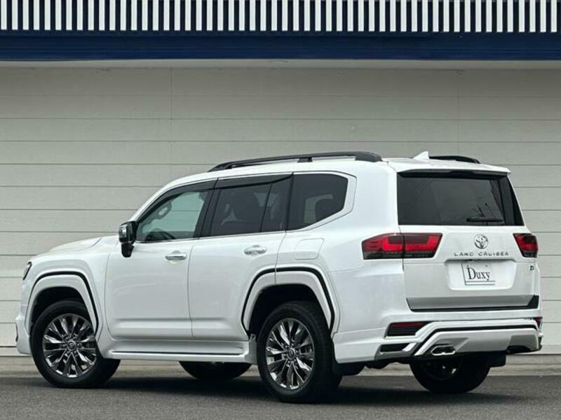 LAND CRUISER