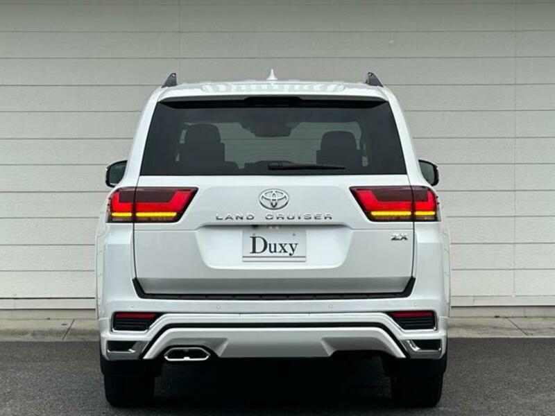 LAND CRUISER