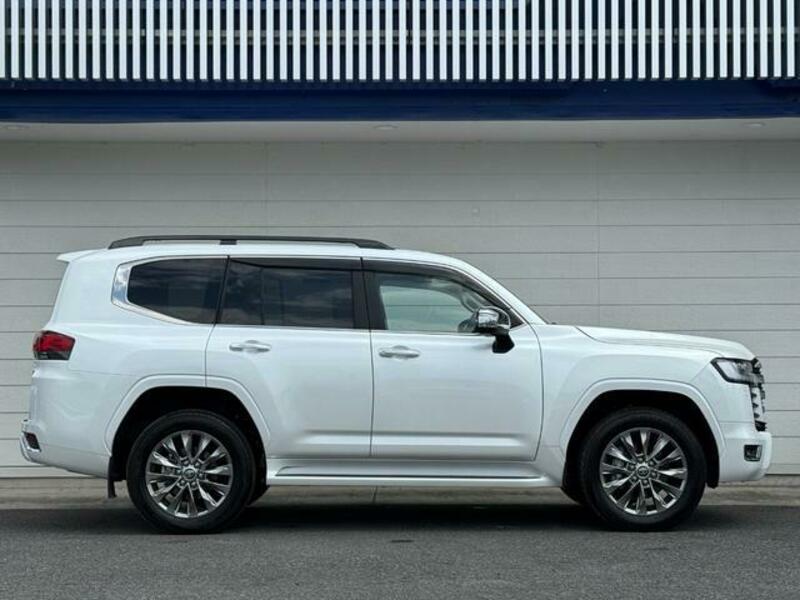 LAND CRUISER