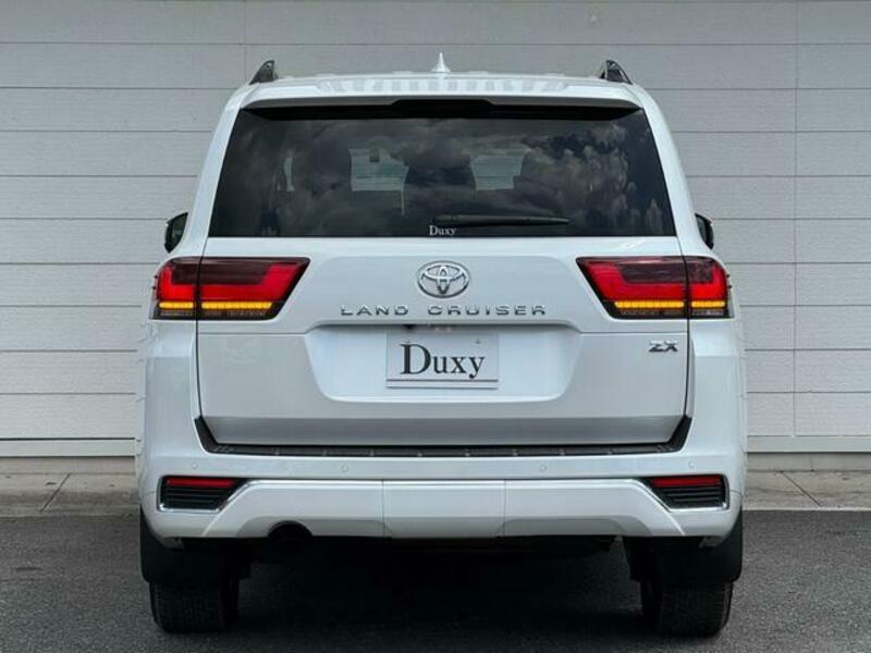 LAND CRUISER