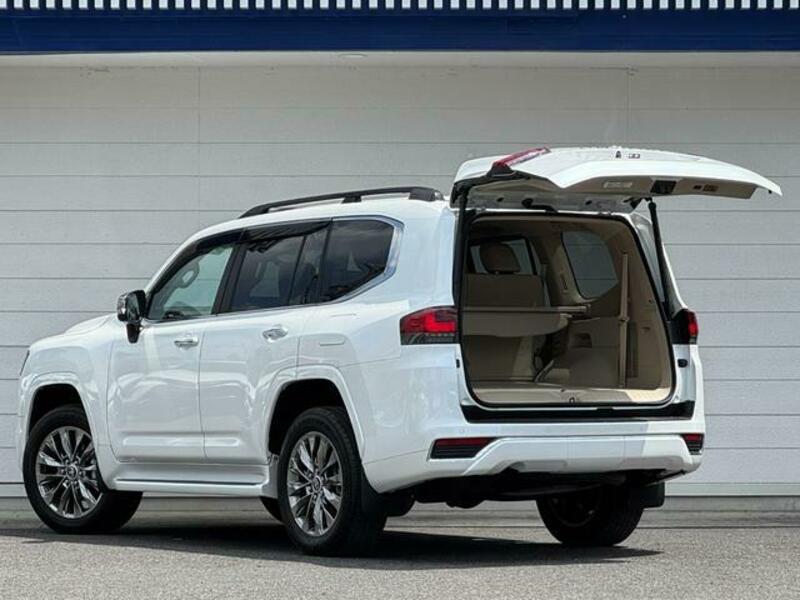 LAND CRUISER