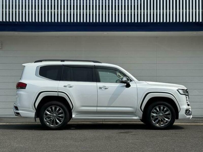 LAND CRUISER