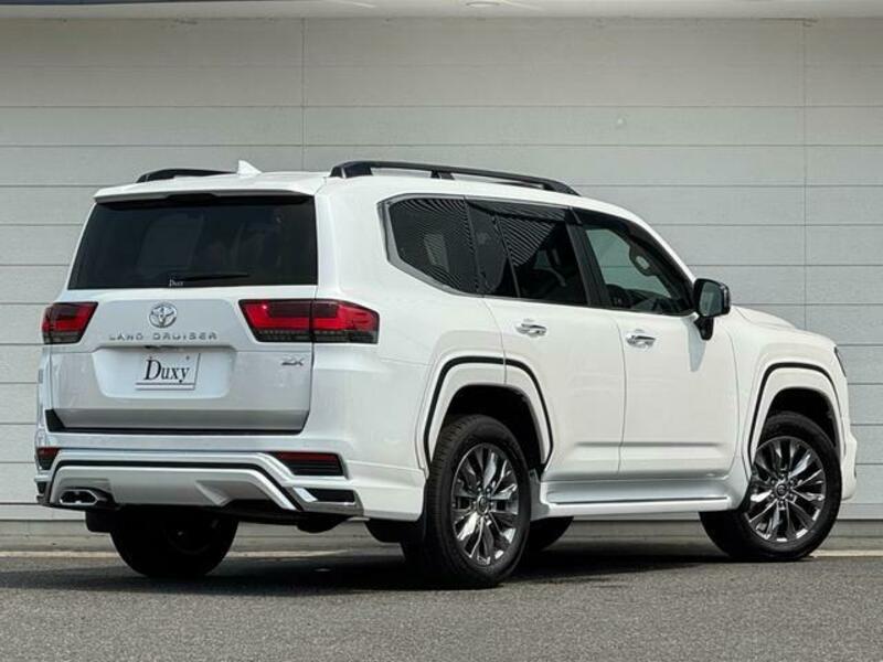 LAND CRUISER