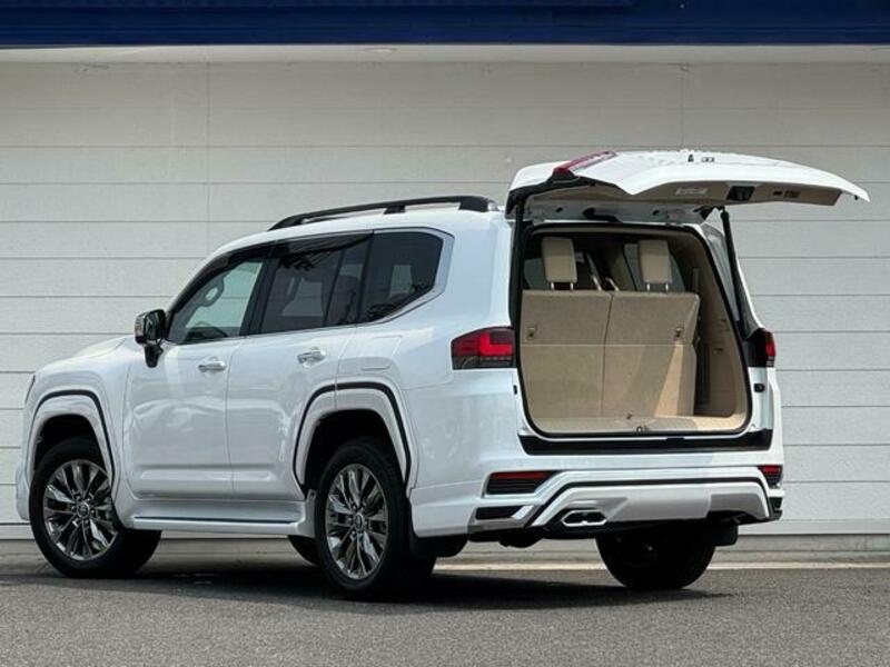 LAND CRUISER