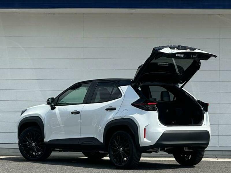 YARIS CROSS
