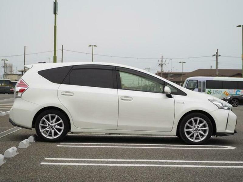 PRIUS ALPHA