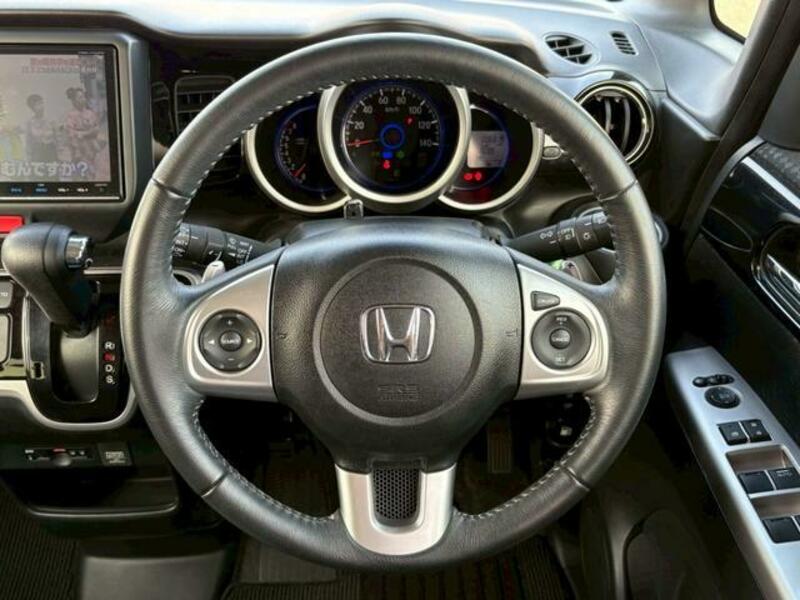 N BOX CUSTOM