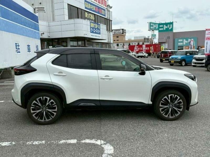 YARIS CROSS