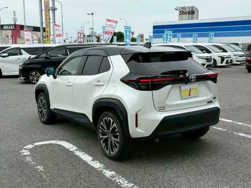 YARIS CROSS
