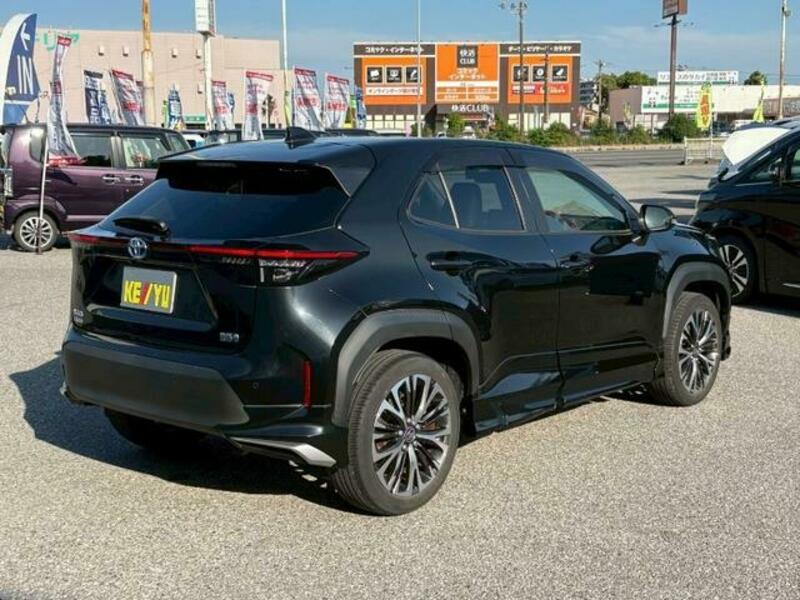 YARIS CROSS