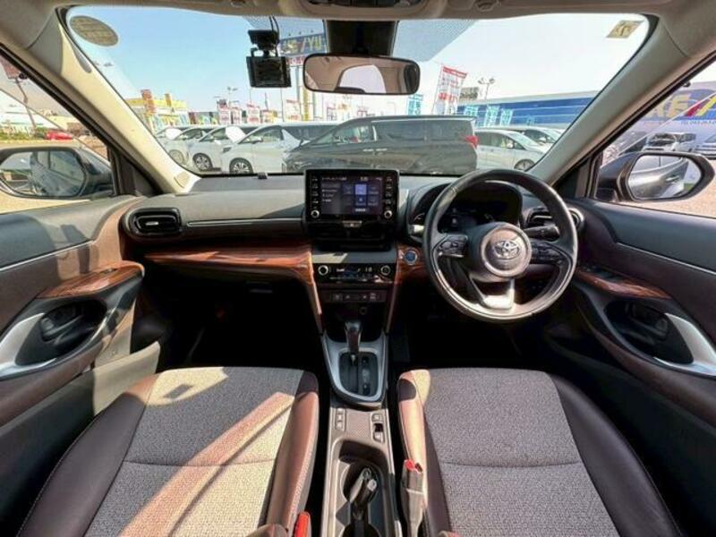 YARIS CROSS