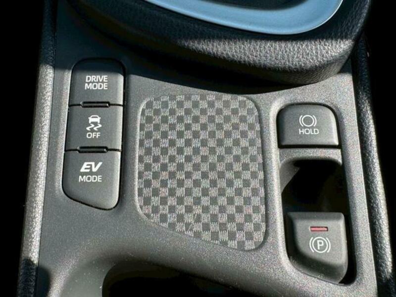 YARIS CROSS