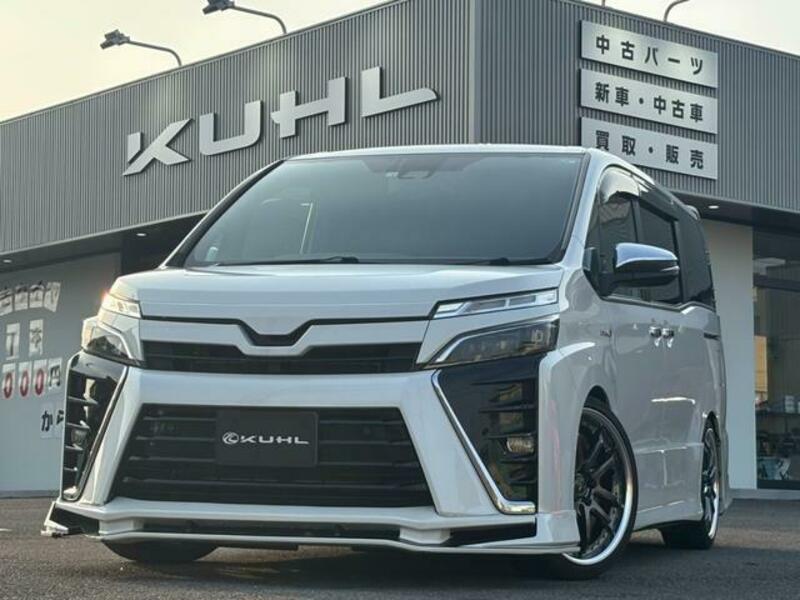TOYOTA VOXY