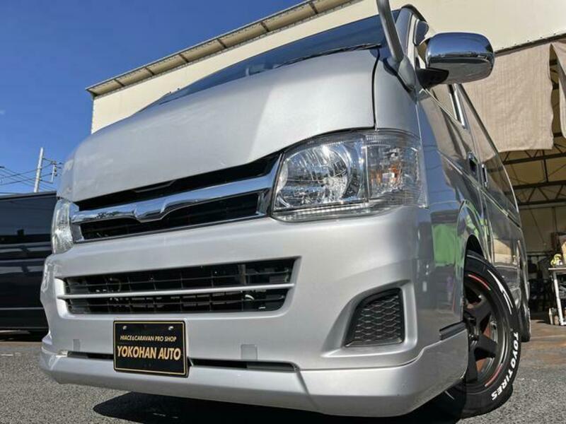 TOYOTA HIACE VAN