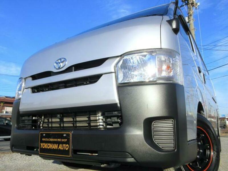 TOYOTA HIACE VAN