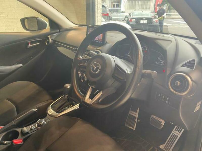 MAZDA2