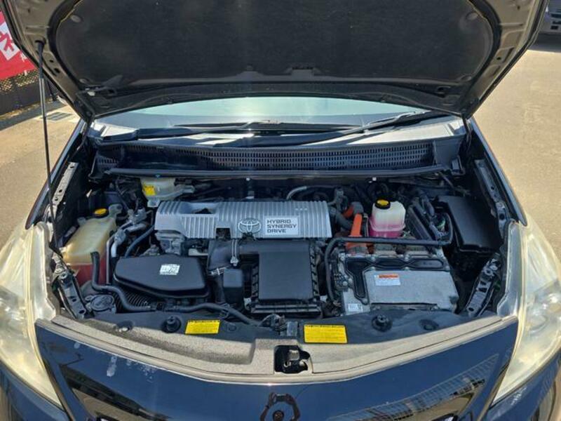 PRIUS ALPHA