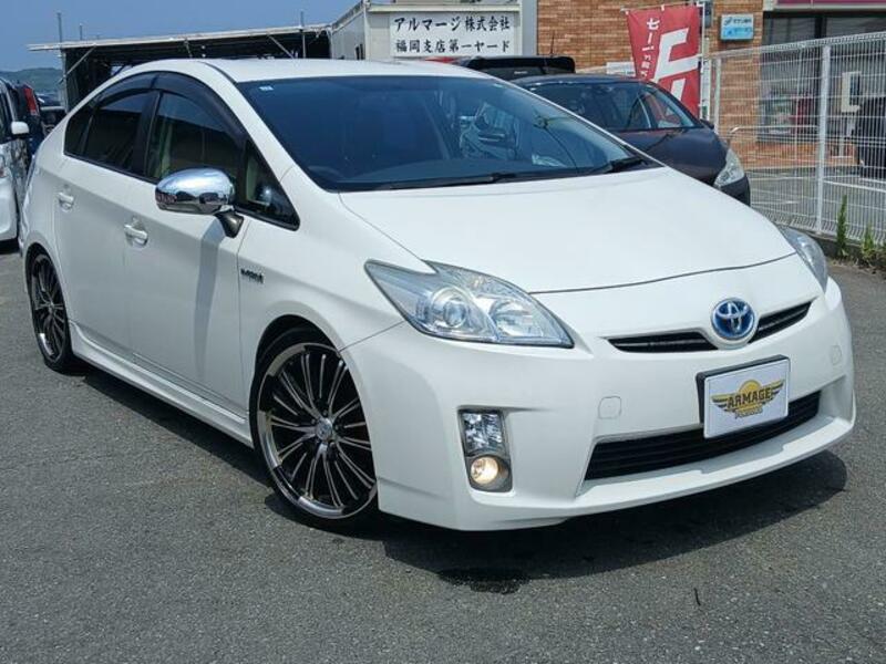 TOYOTA PRIUS