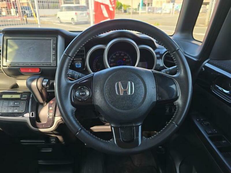 N BOX CUSTOM