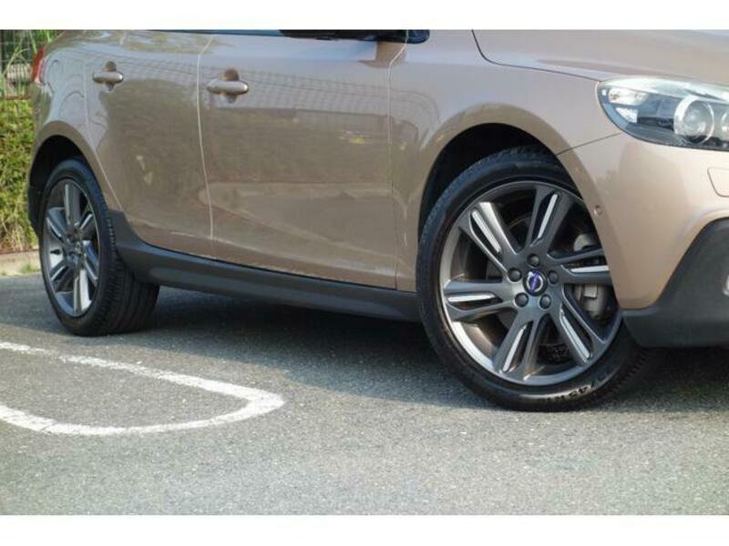 V40
