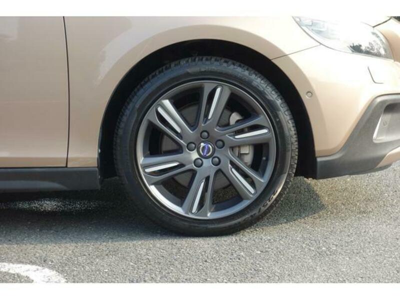 V40