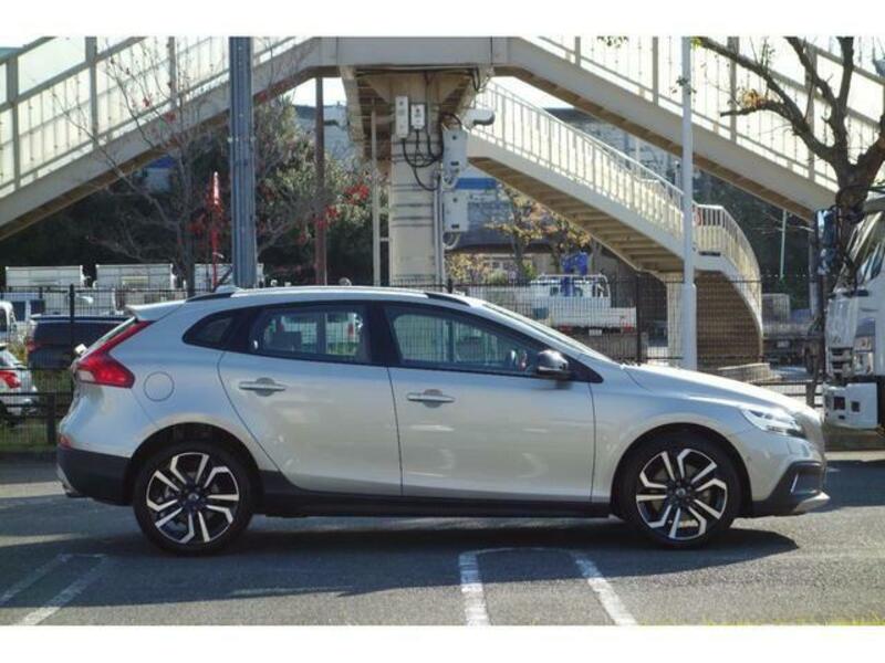 V40