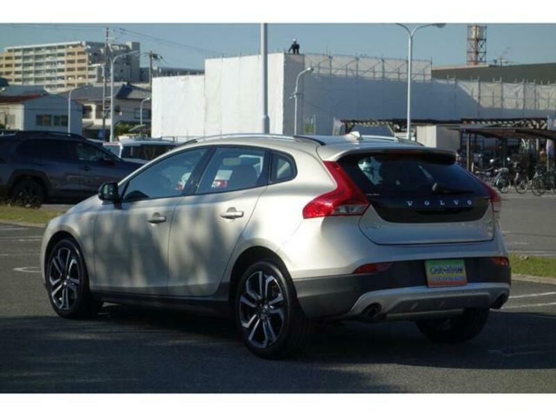 V40