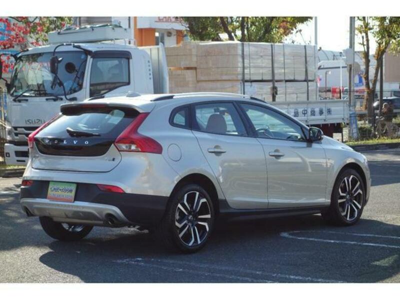 V40