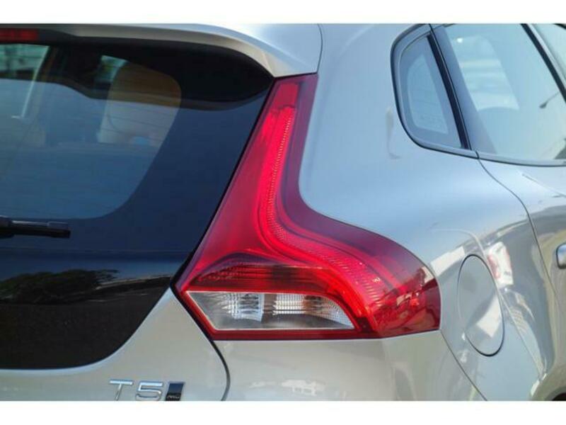 V40