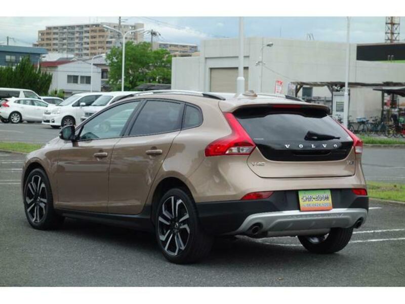 V40