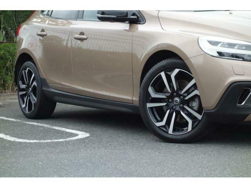 V40
