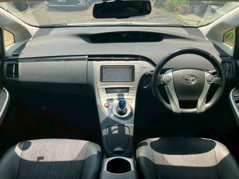 PRIUS PHV