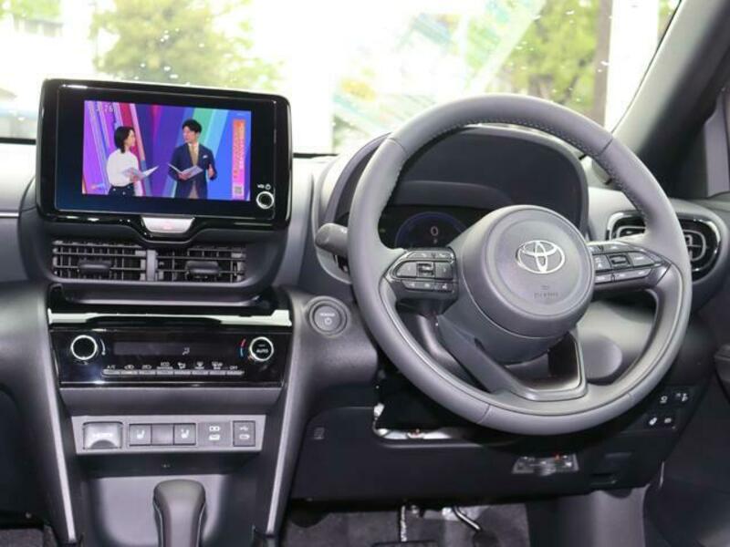 YARIS CROSS